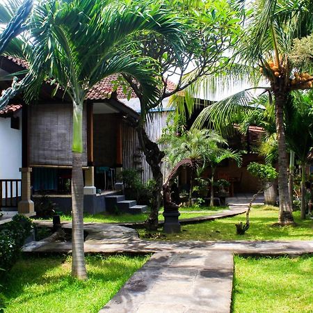 Coconut Beach Bungalows & Warung Amed  Exterior photo