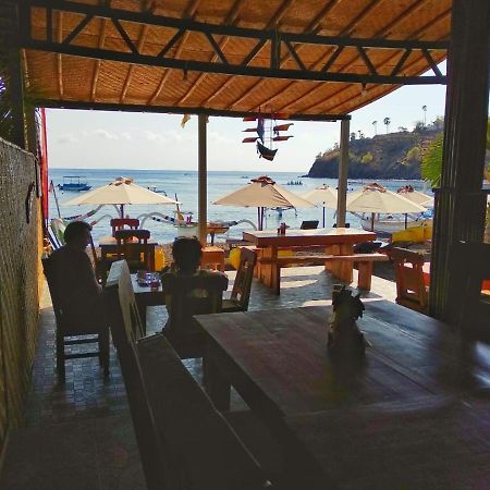 Coconut Beach Bungalows & Warung Amed  Exterior photo