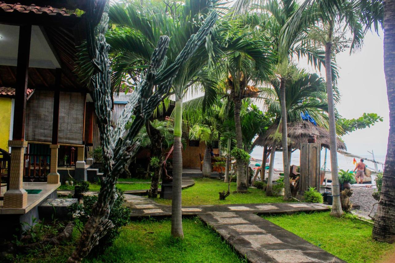 Coconut Beach Bungalows & Warung Amed  Exterior photo