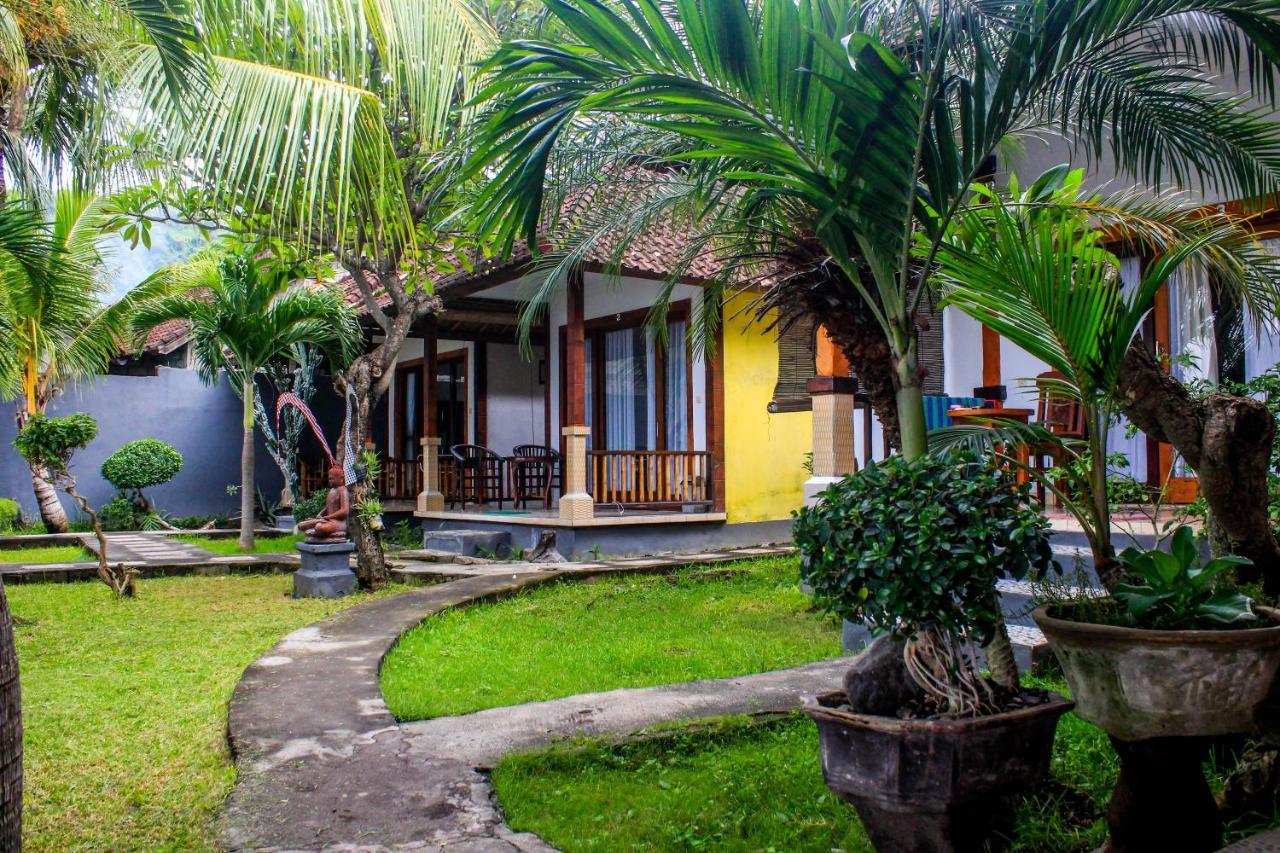 Coconut Beach Bungalows & Warung Amed  Exterior photo