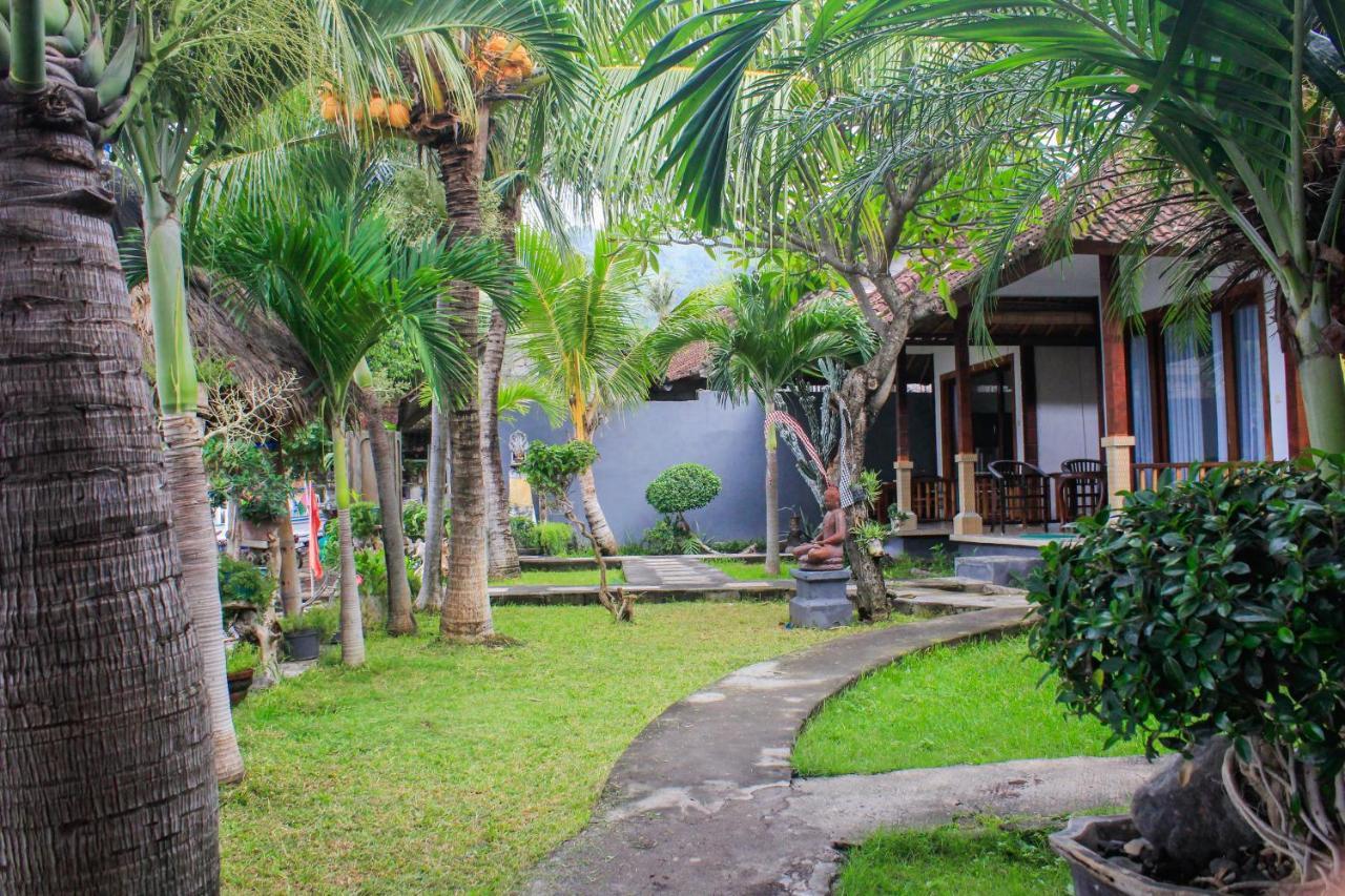 Coconut Beach Bungalows & Warung Amed  Exterior photo