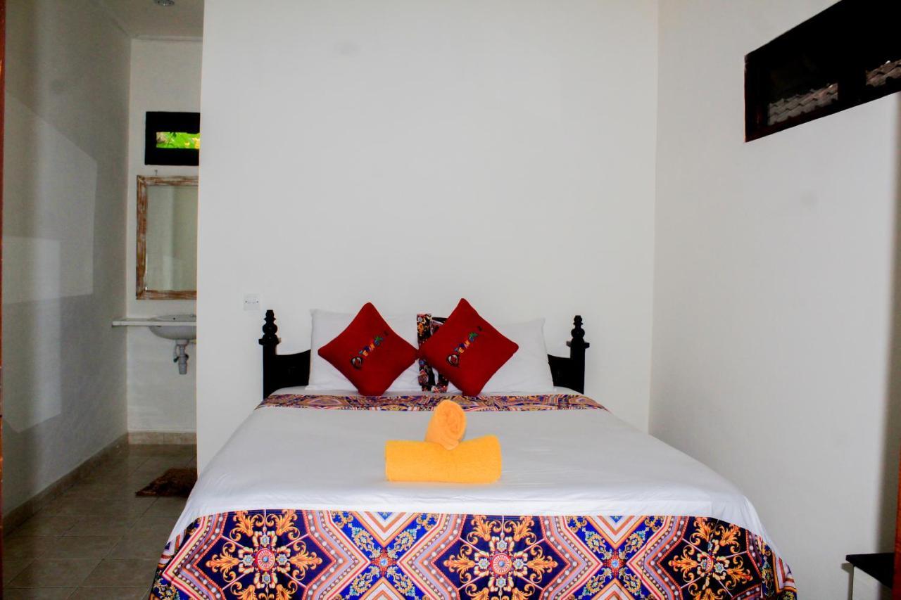Coconut Beach Bungalows & Warung Amed  Exterior photo