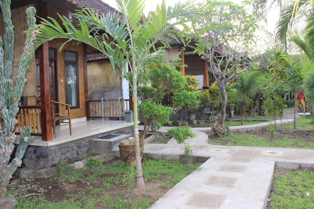 Coconut Beach Bungalows & Warung Amed  Exterior photo