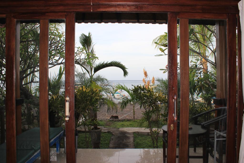 Coconut Beach Bungalows & Warung Amed  Exterior photo