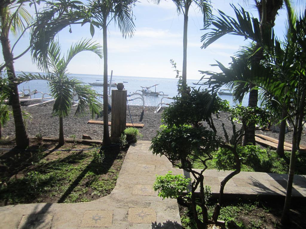 Coconut Beach Bungalows & Warung Amed  Exterior photo