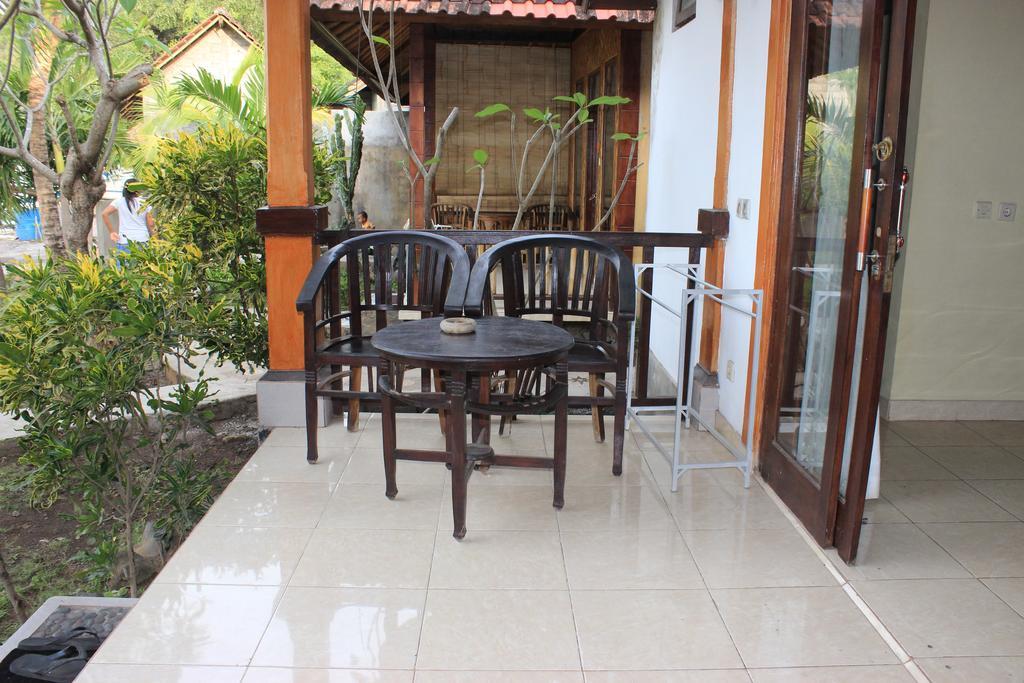 Coconut Beach Bungalows & Warung Amed  Exterior photo